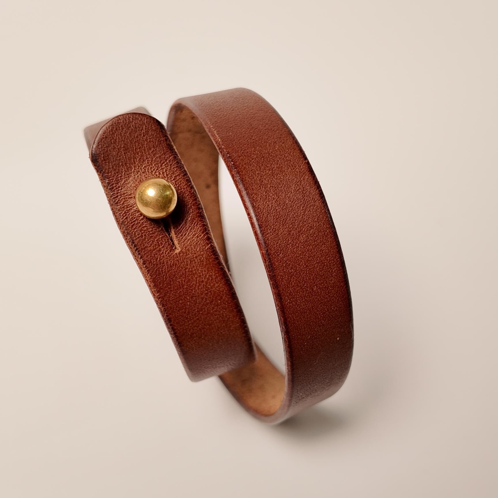 Leather bracelet made from full grain veg tanned leather.